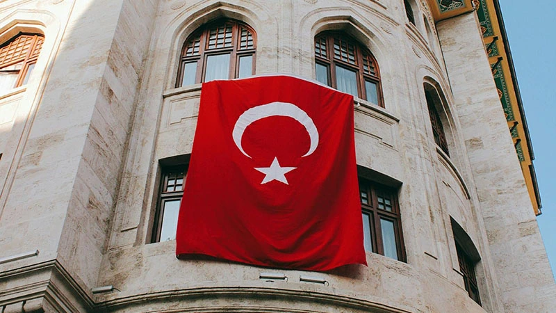 Elka Bayrak tarafından üretilen Türk bayrağı modelleri